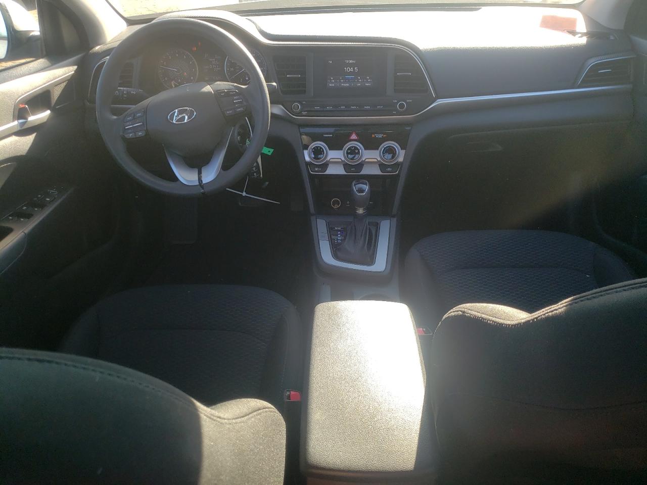 2019 Hyundai Elantra - Image 8