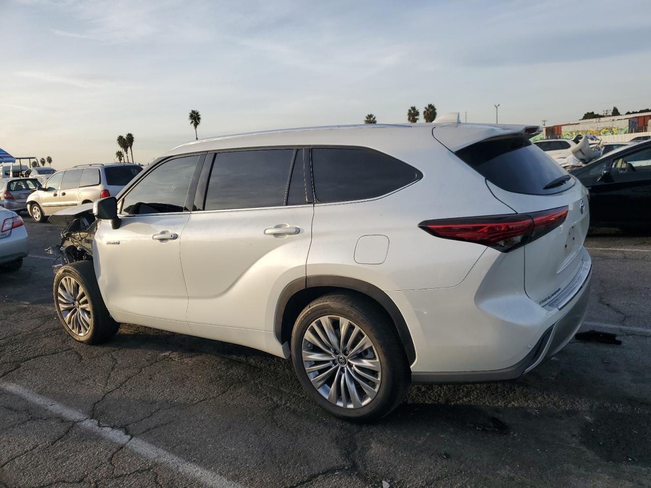 2021 Toyota Highlander - Image 2