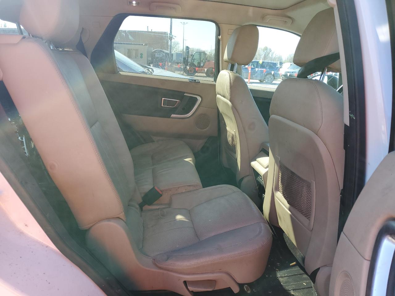 2016 Land Rover Discovery - Image 11