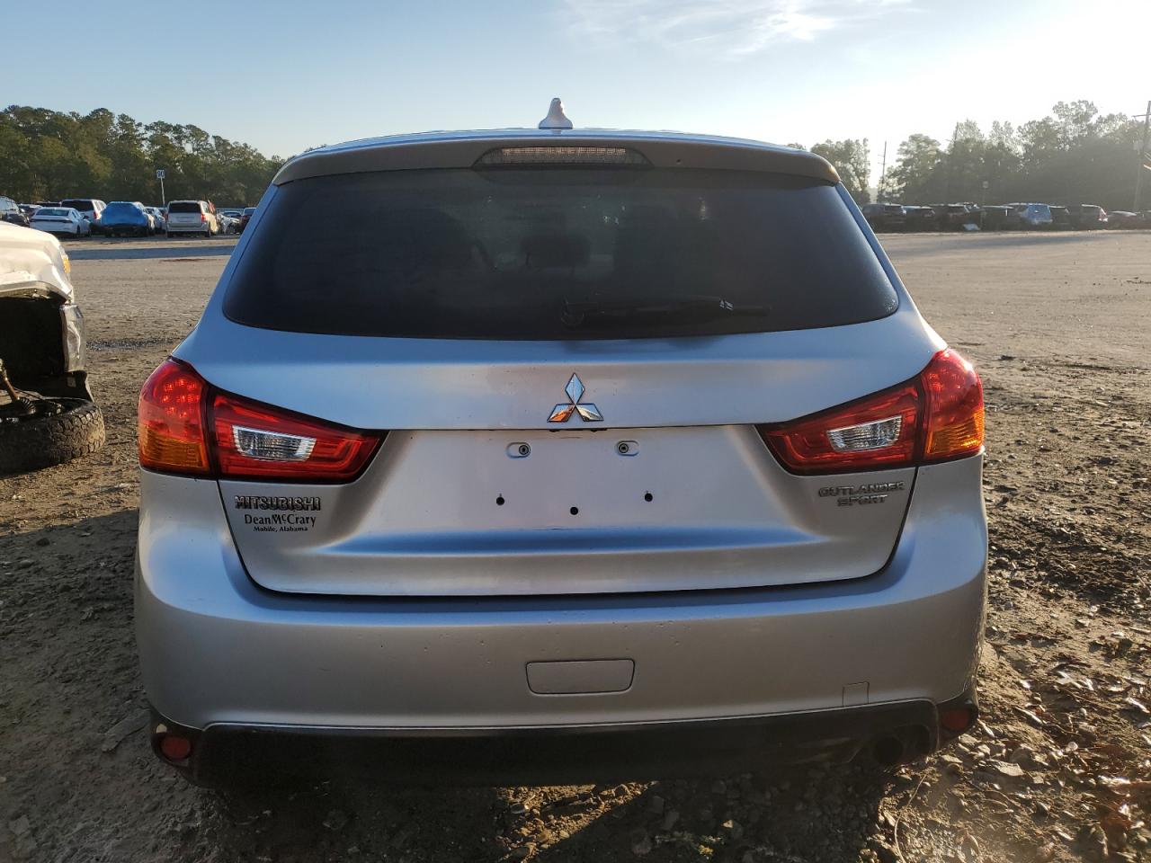 2017 Mitsubishi Outlander - Image 6