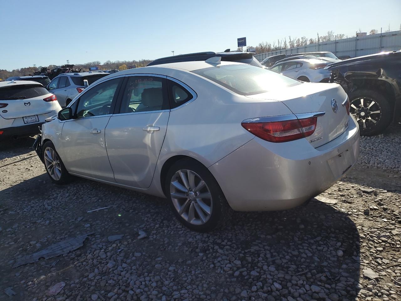 VIN 1G4PR5SK6F4116381 2015 BUICK VERANO no.2