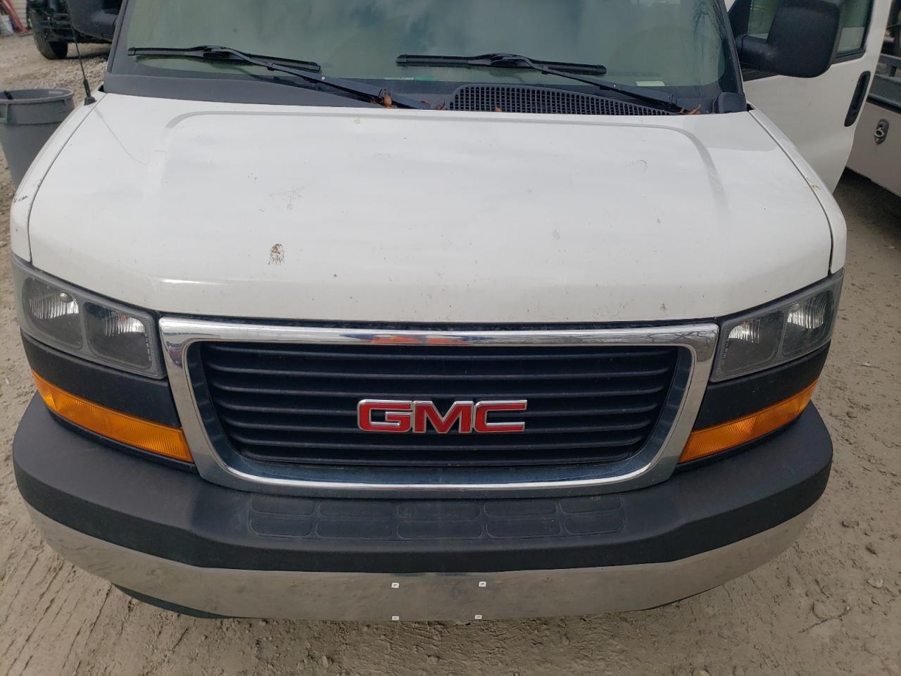 2018 GMC Savana - Image 11