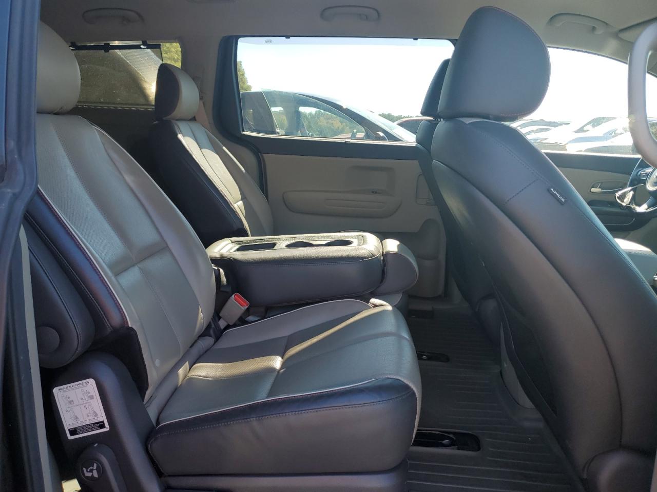 2017 Kia Sedona - Image 10