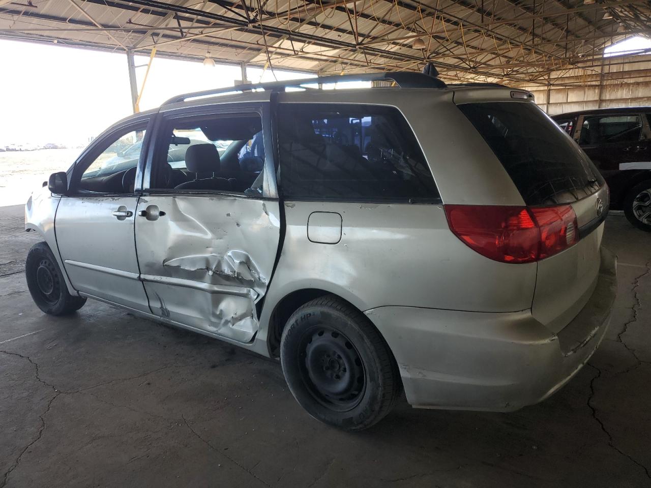 2006 Toyota Sienna - Image 2