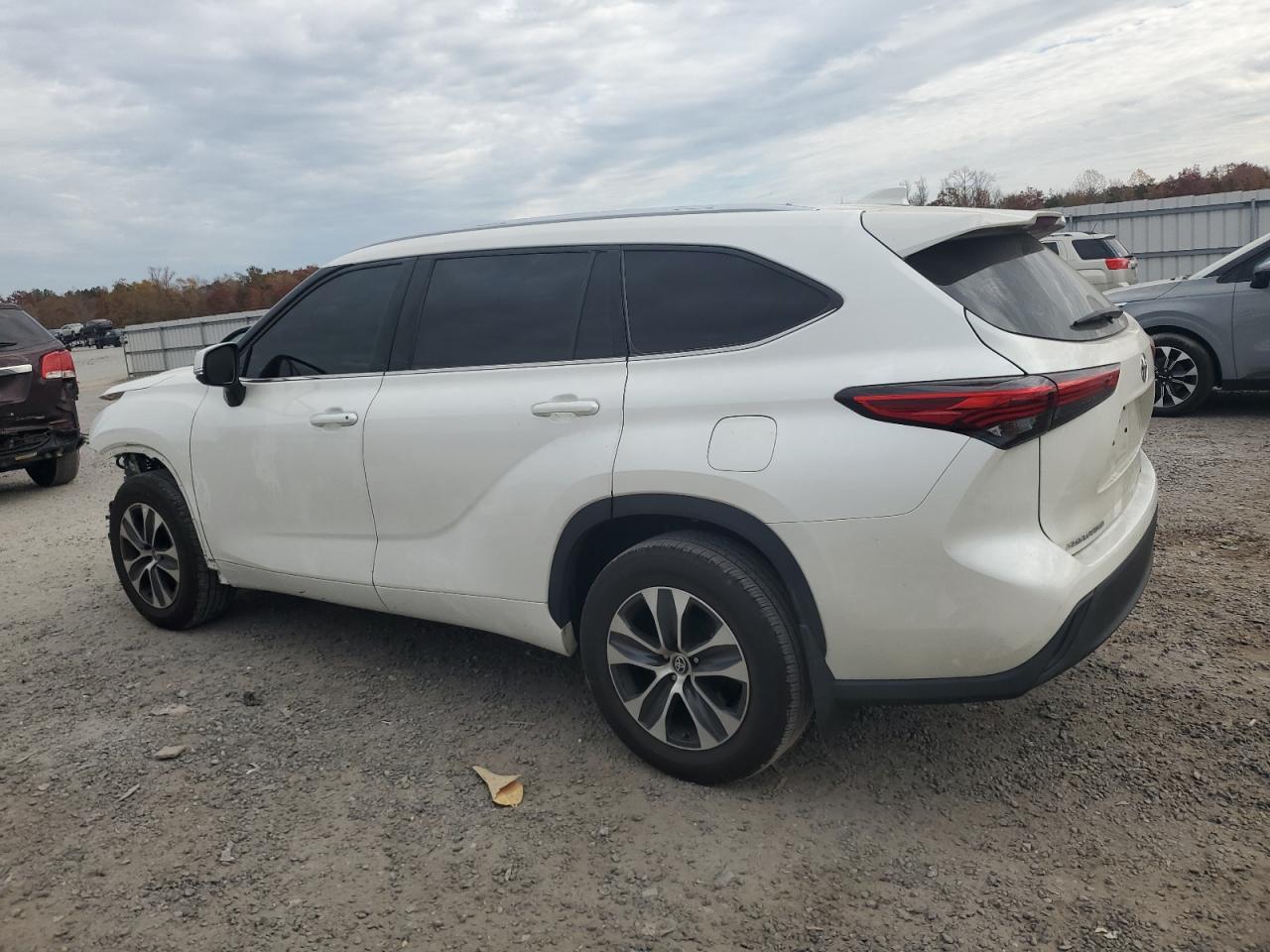 2021 Toyota Highlander - Image 2