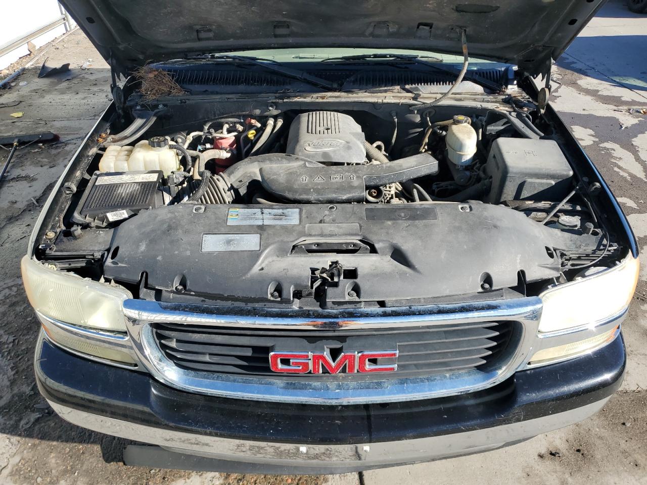 2005 GMC Yukon - Image 12