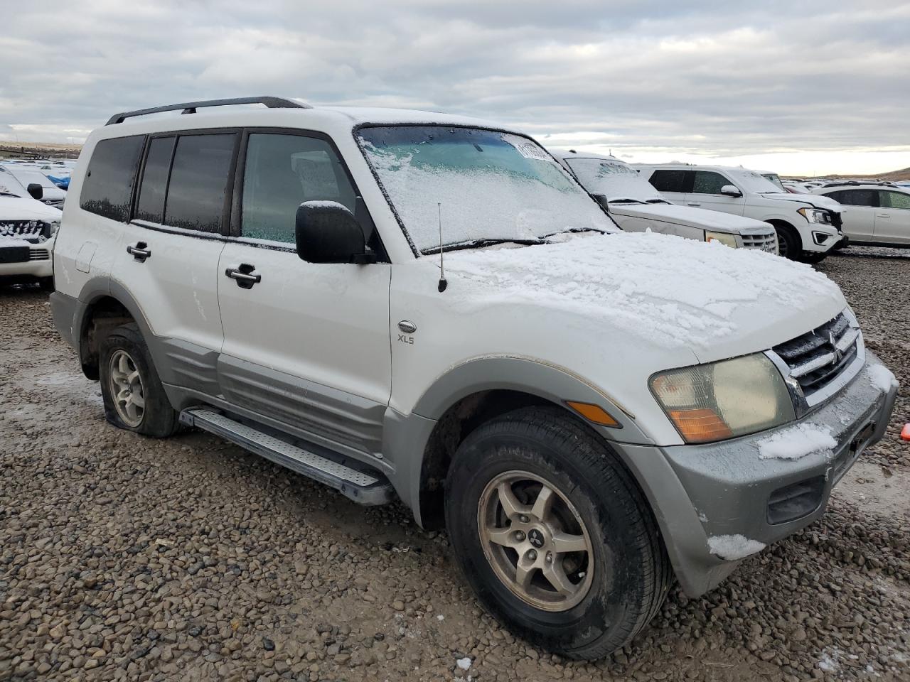 2002 Mitsubishi Montero - Image 4
