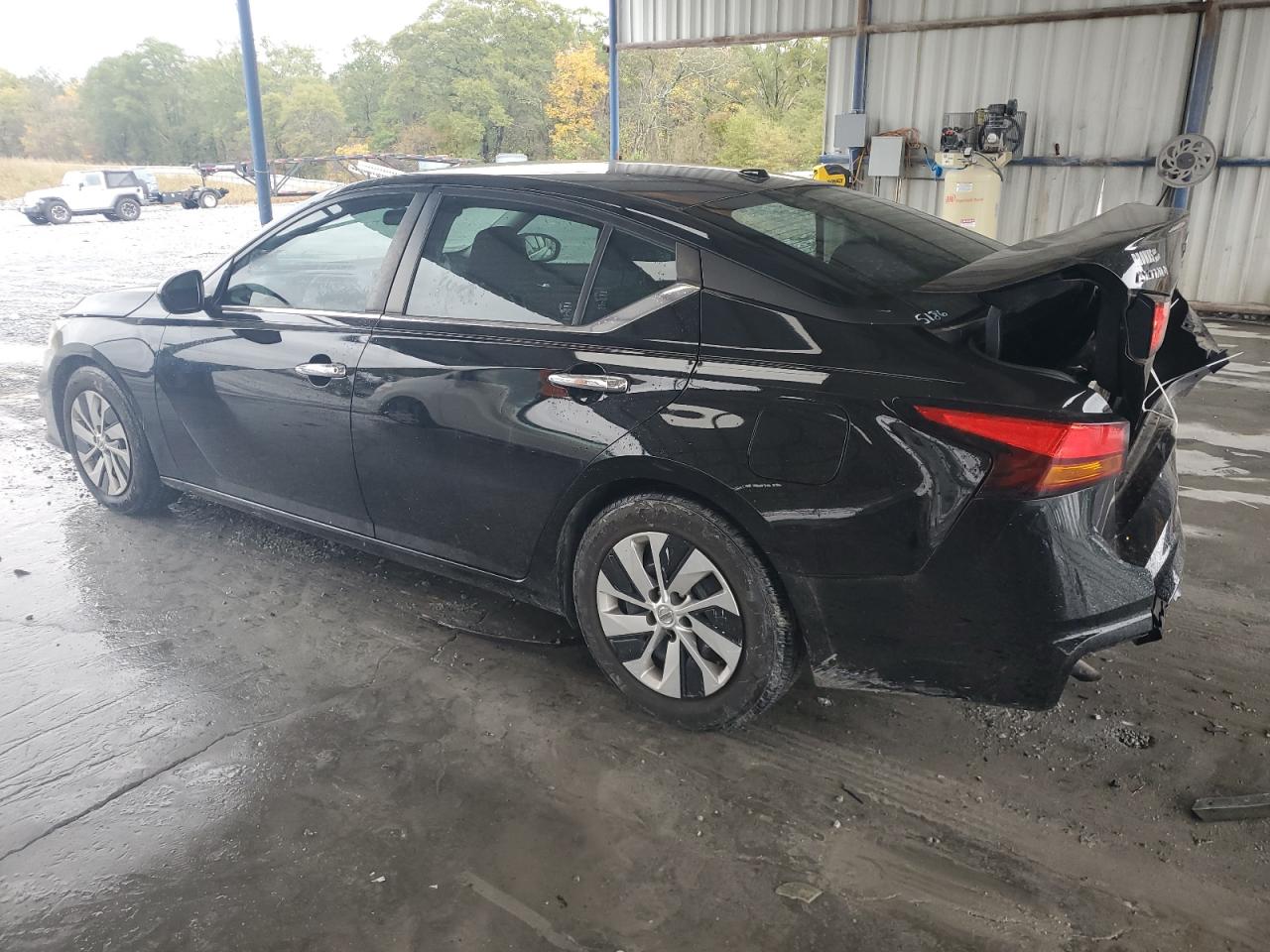 2019 Nissan Altima - Image 2