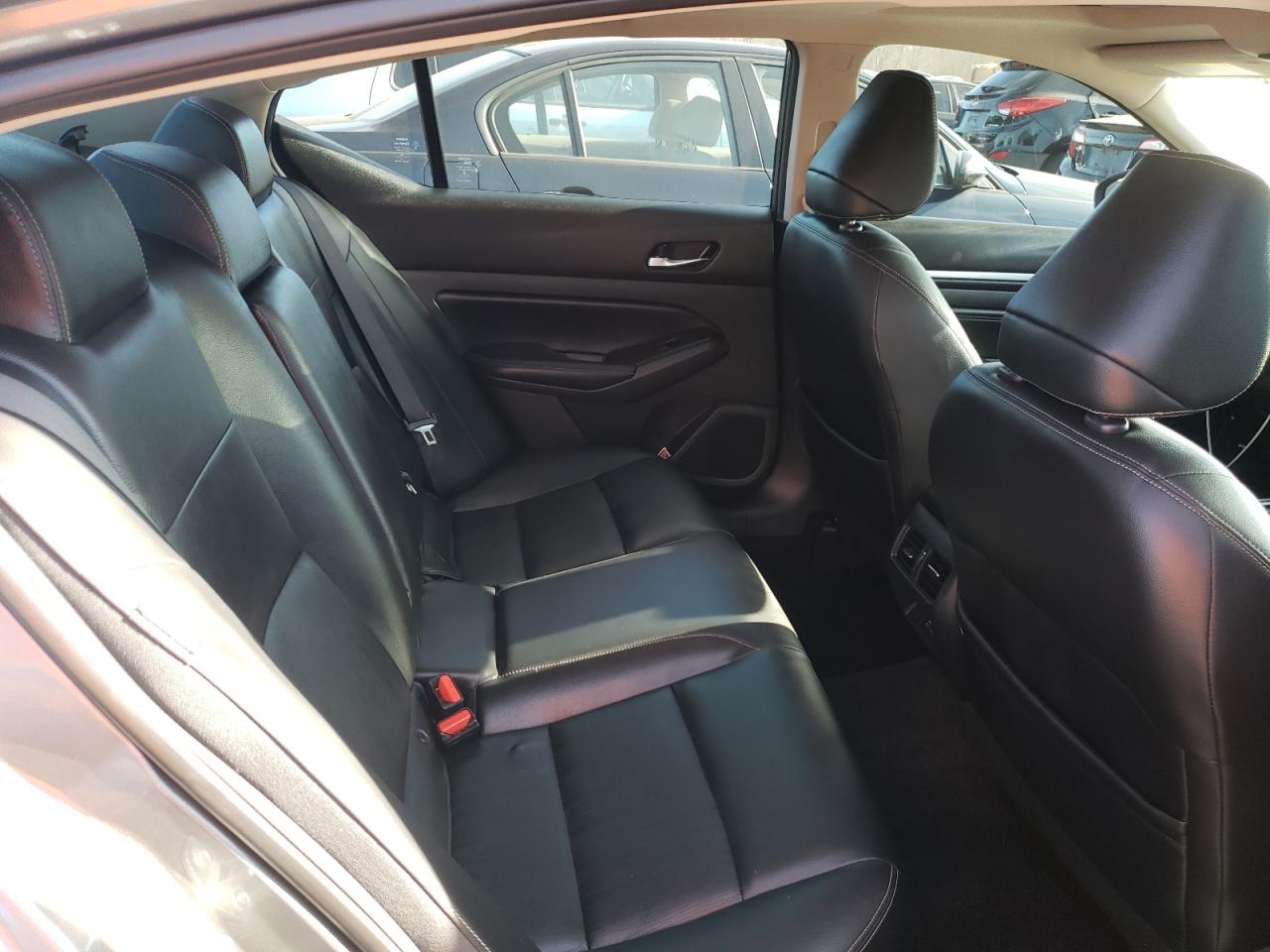 2019 Nissan Altima - Image 10