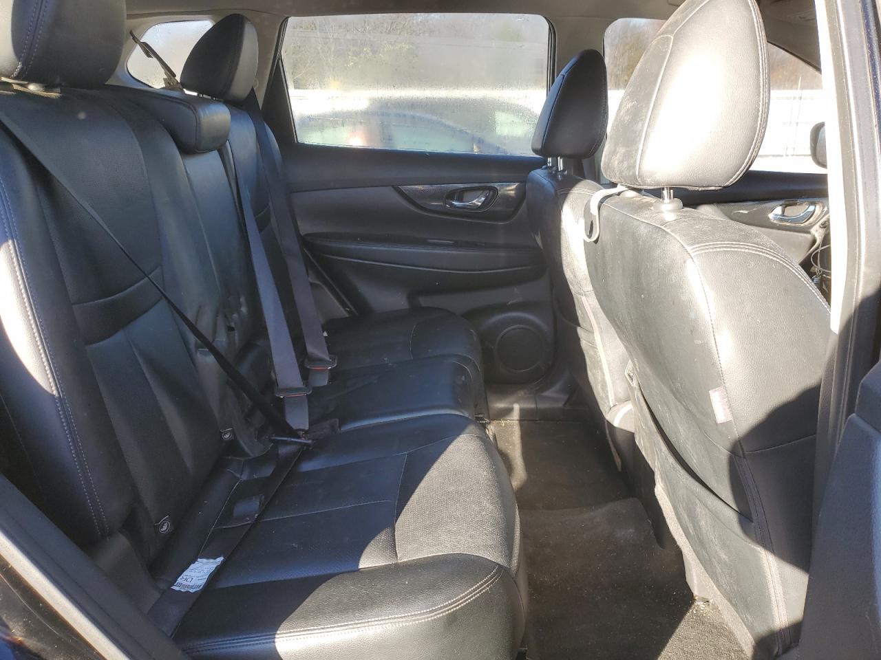 2018 Nissan Rogue - Image 11