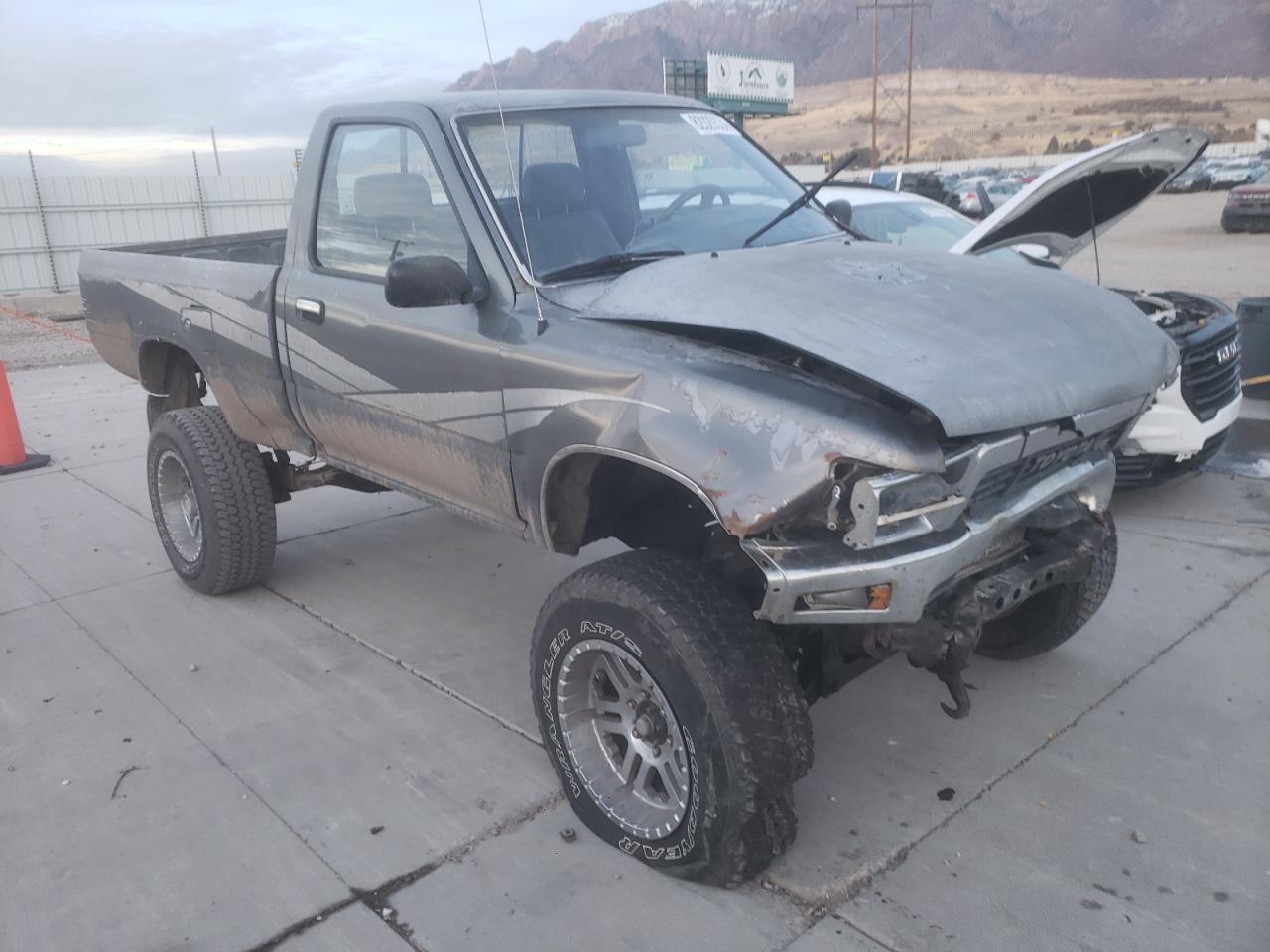 1989 Toyota Pickup - Image 4