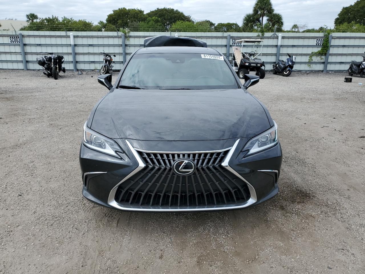 2022 Lexus ES - Image 5