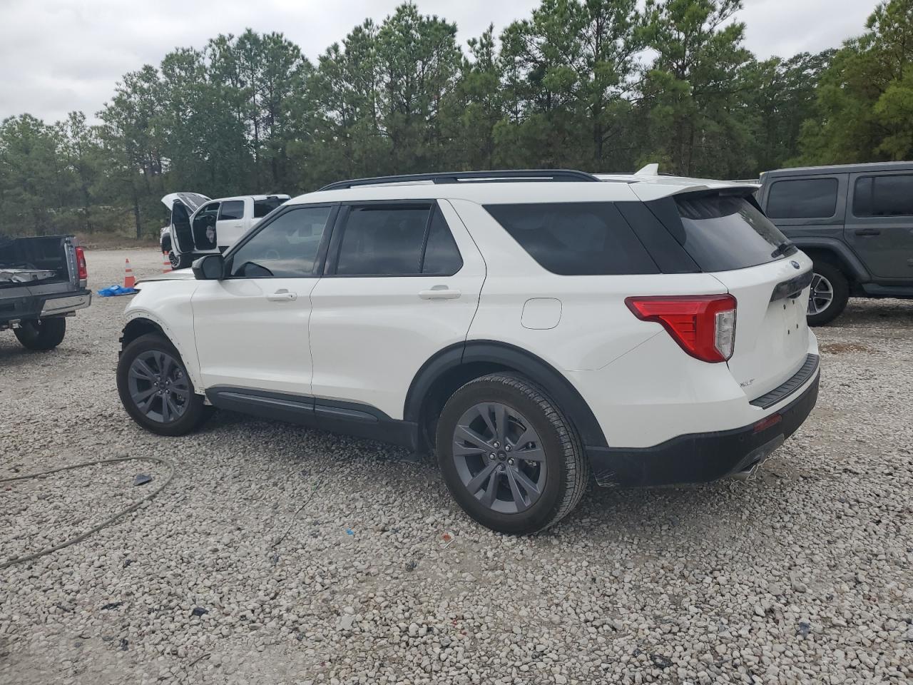 2023 Ford Explorer - Image 2