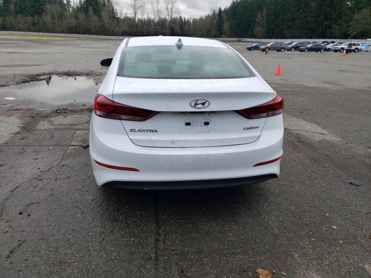 2017 Hyundai Elantra - Image 6