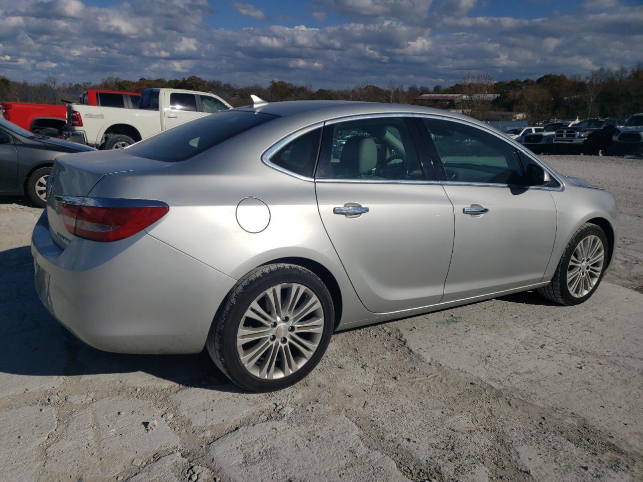 VIN 1G4PP5SK4D4232570 2013 BUICK VERANO no.3