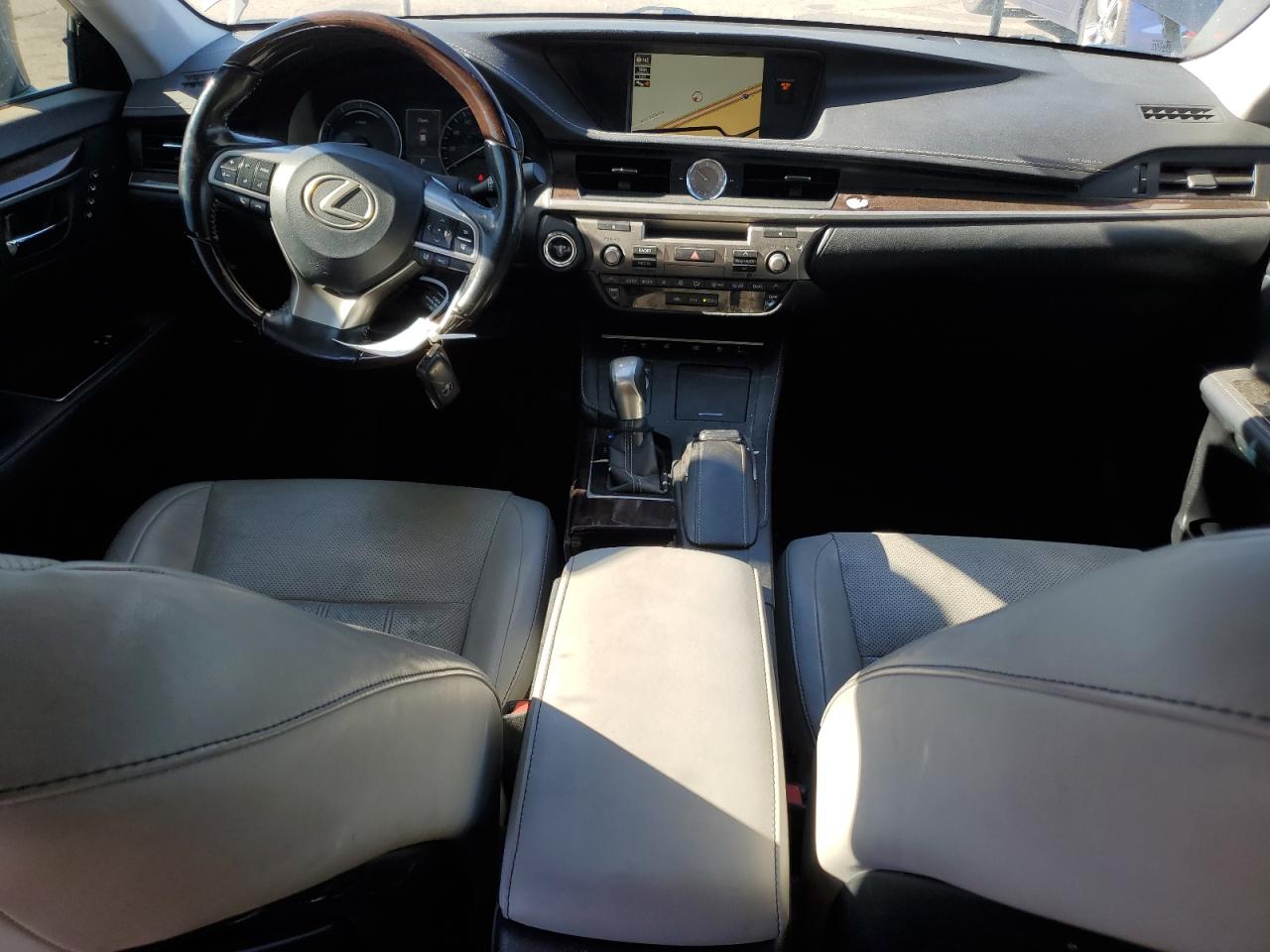 2017 Lexus ES - Image 8