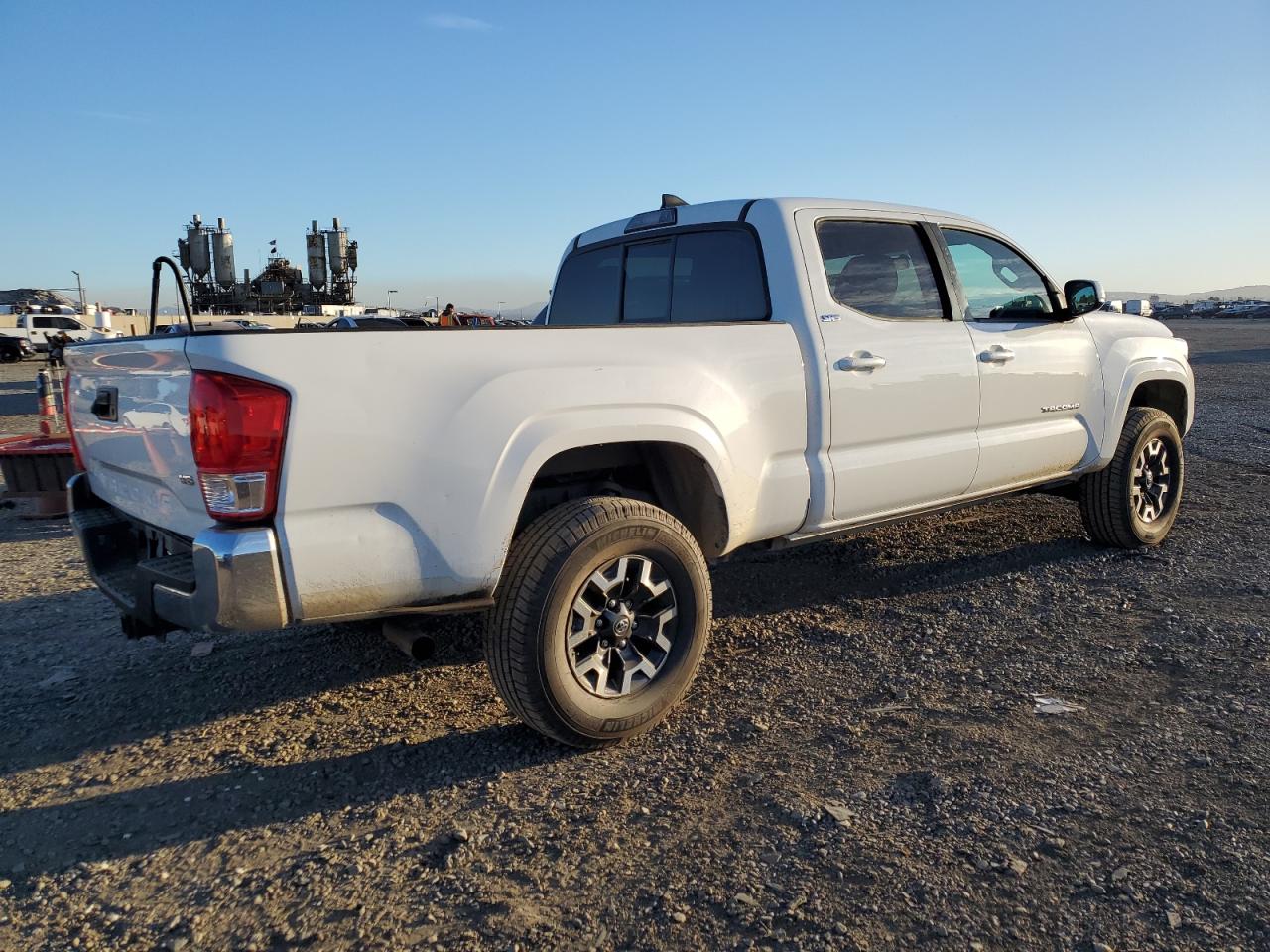 2016 Toyota Tacoma - Image 3