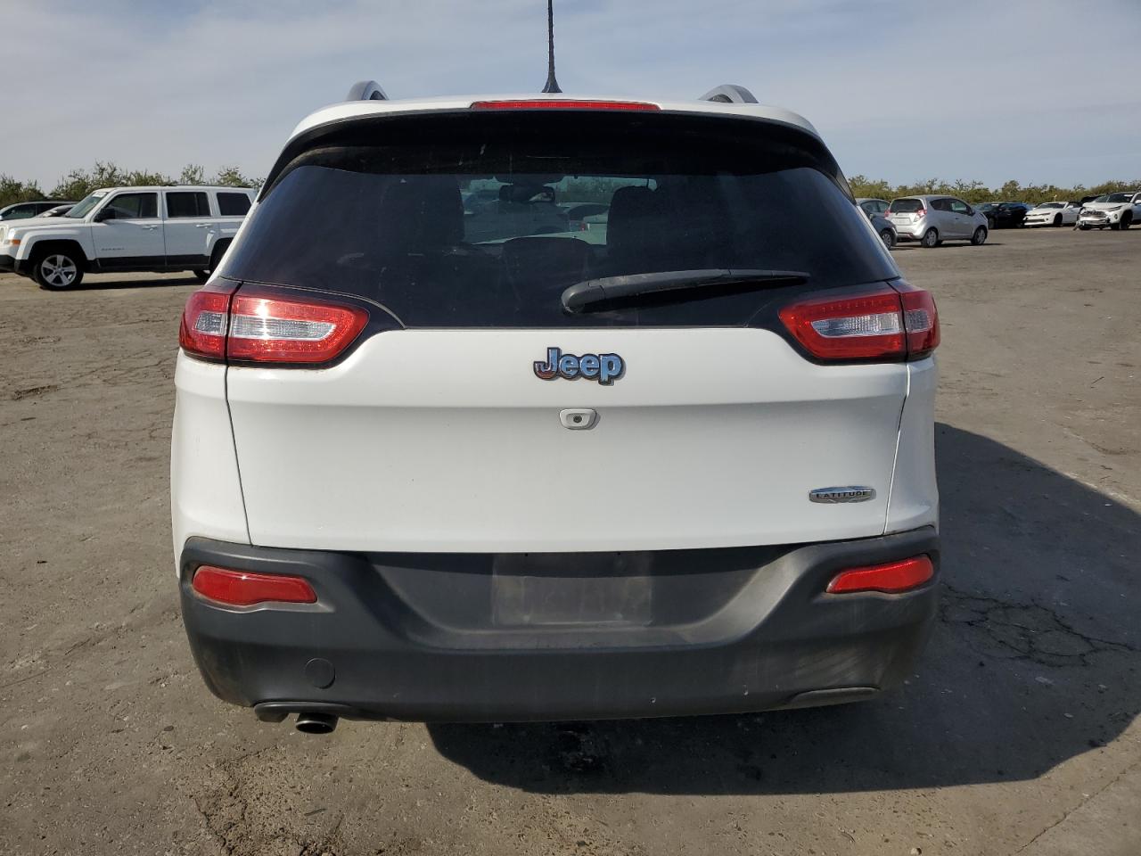 2015 Jeep Cherokee Latitude VIN: 1C4PJLCB5FW677867 Lot: 81389344