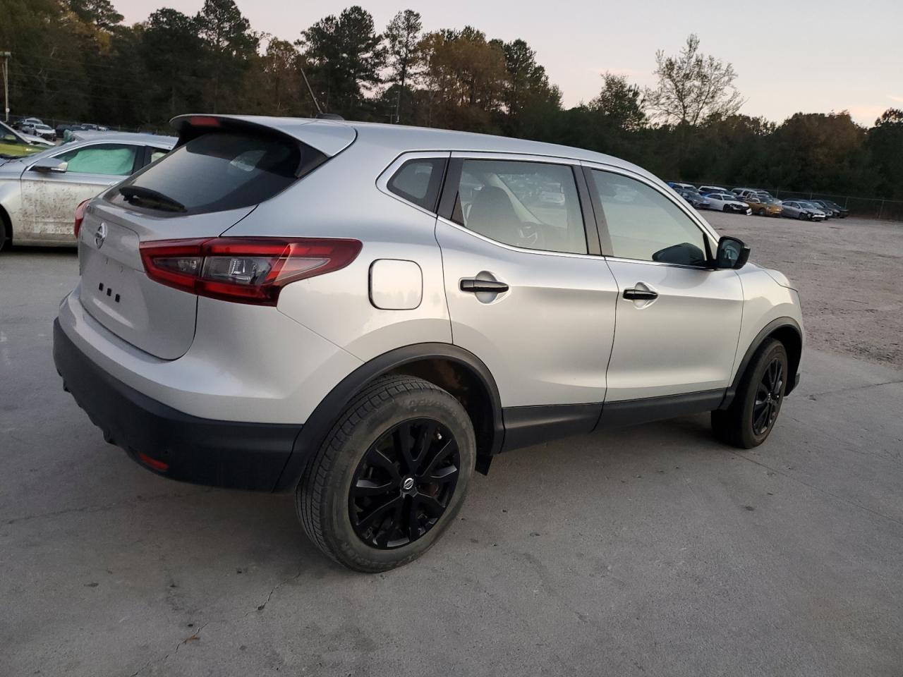 2021 Nissan Rogue - Image 3