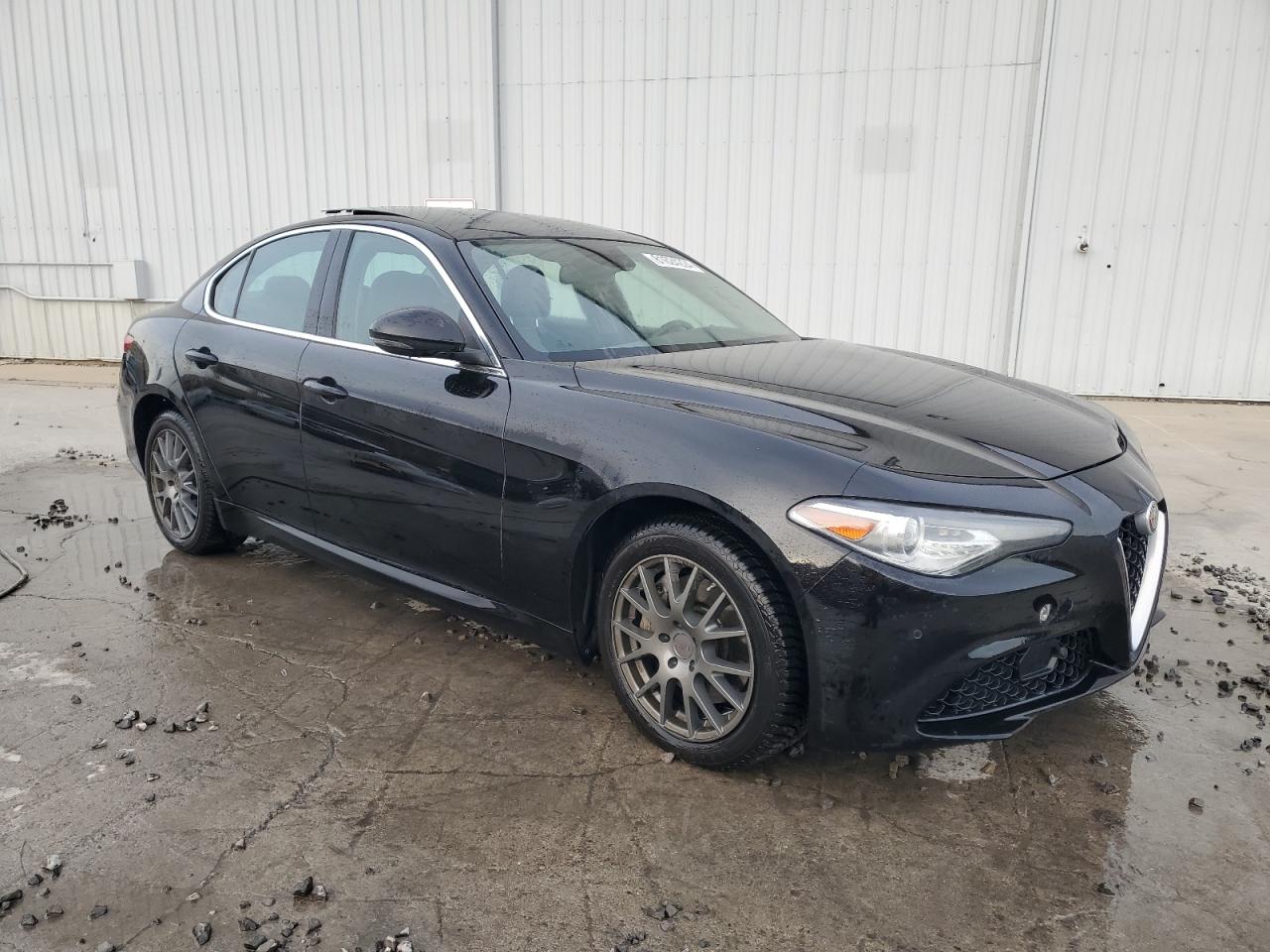 VIN ZARFAEDN3H7557083 2017 ALFA ROMEO GIULIA no.4