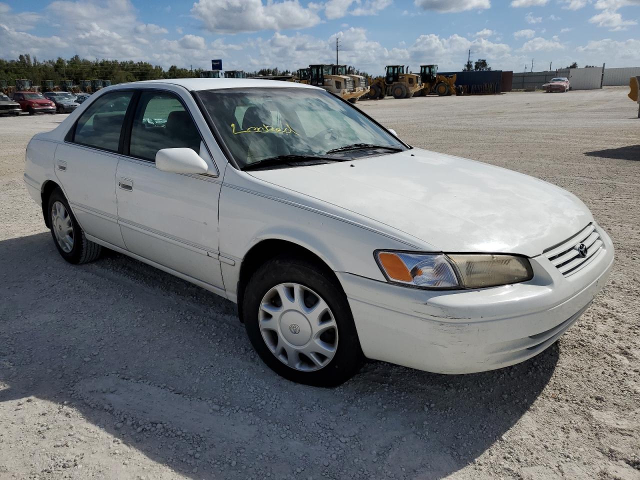 1998 Toyota Camry - Image 4