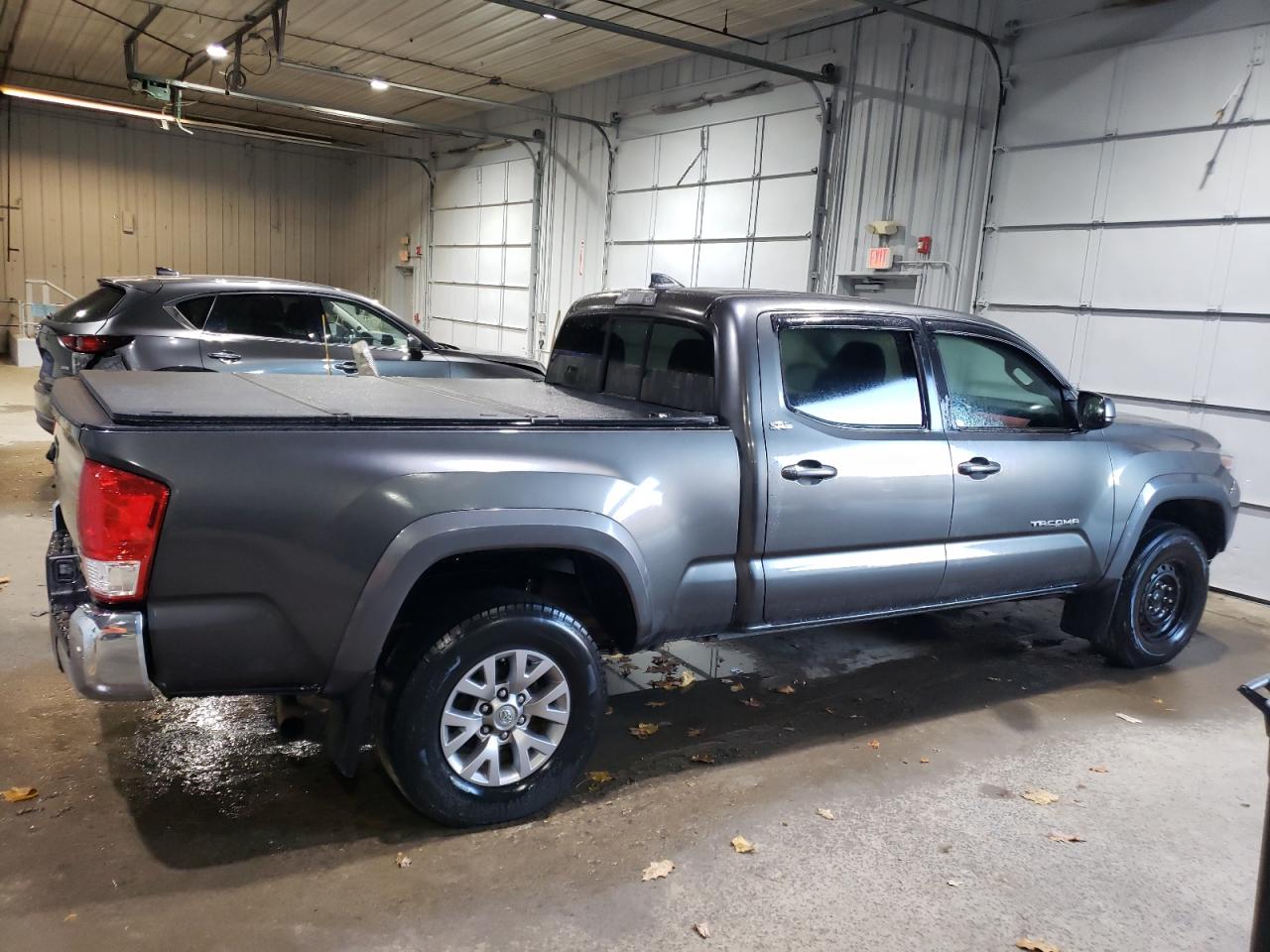 2016 Toyota Tacoma - Image 3