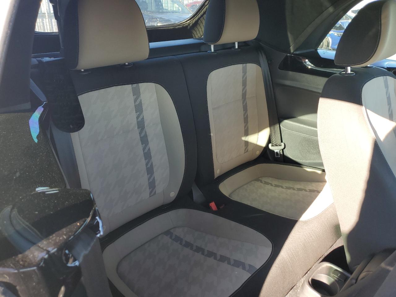 2018 Volkswagen Beetle S VIN: 3VW5DAATXJM507590 Lot: 82218204