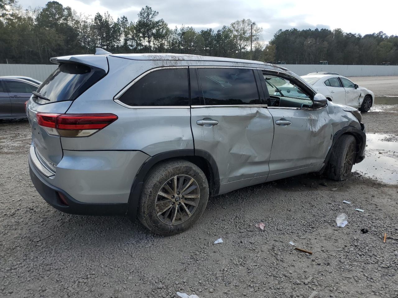 2018 Toyota Highlander - Image 3
