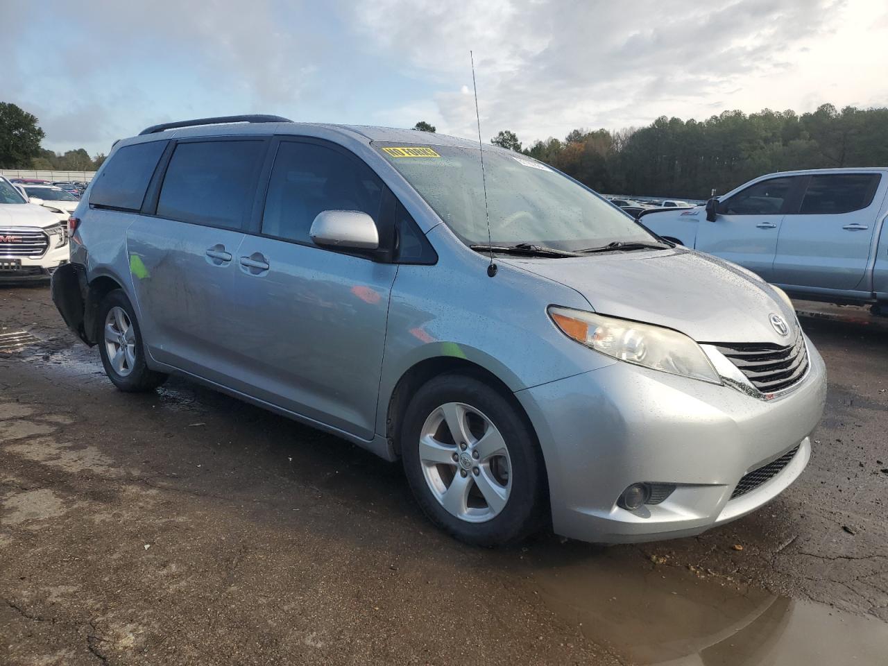 2012 Toyota Sienna - Image 4