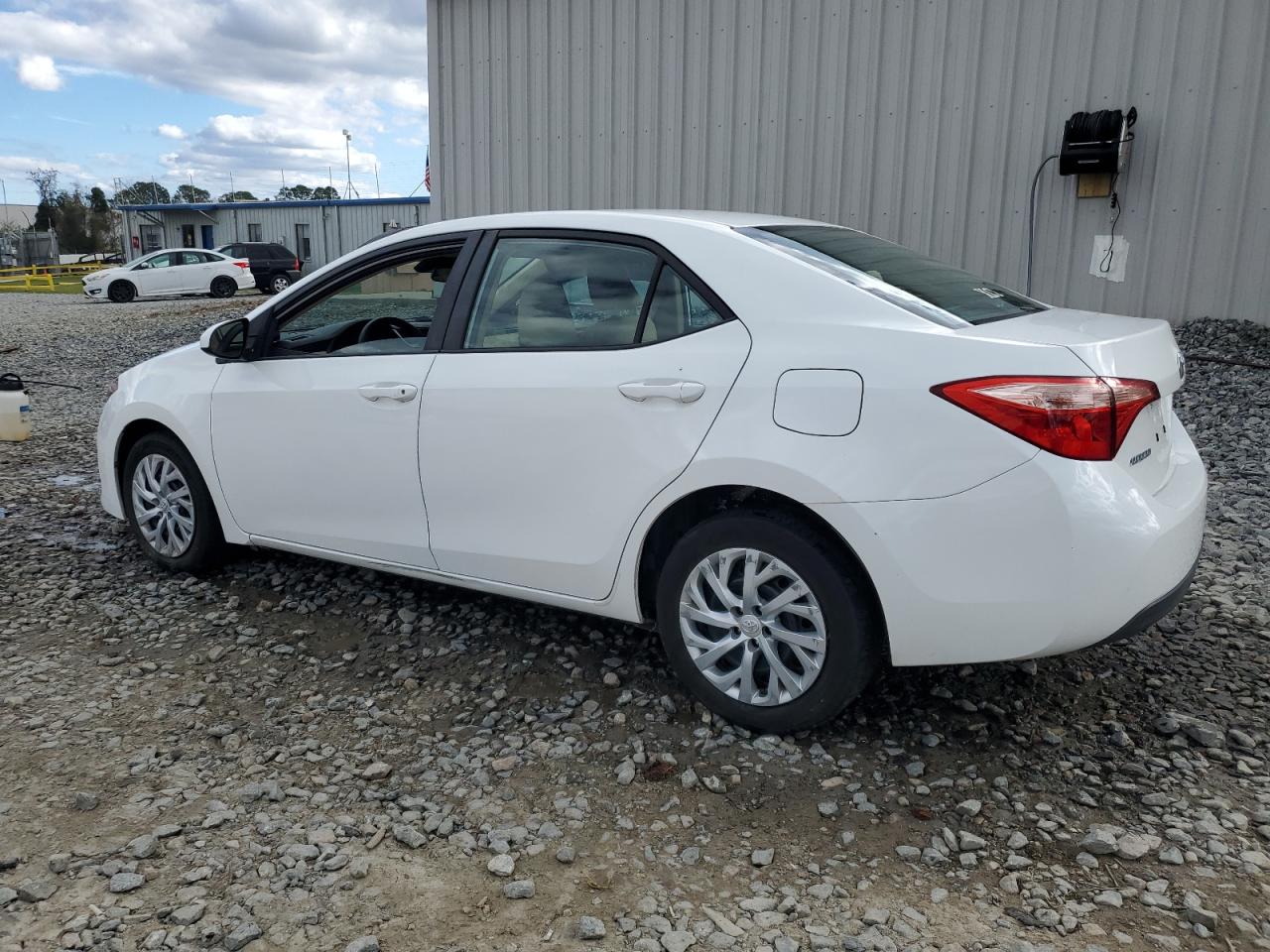 5YFBURHE1JP780230 2018 TOYOTA COROLLA - Image 2