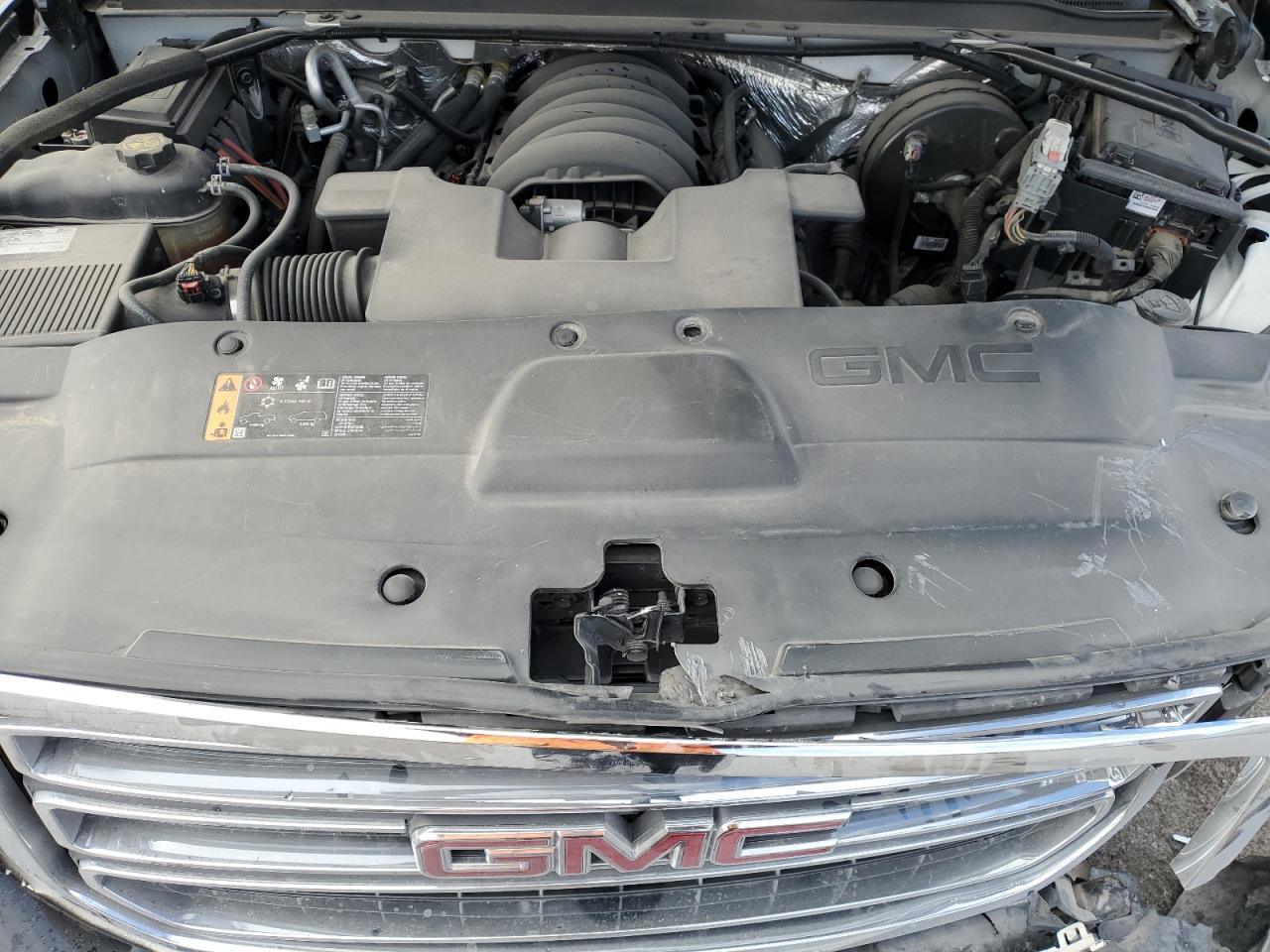 2017 GMC Yukon - Image 12
