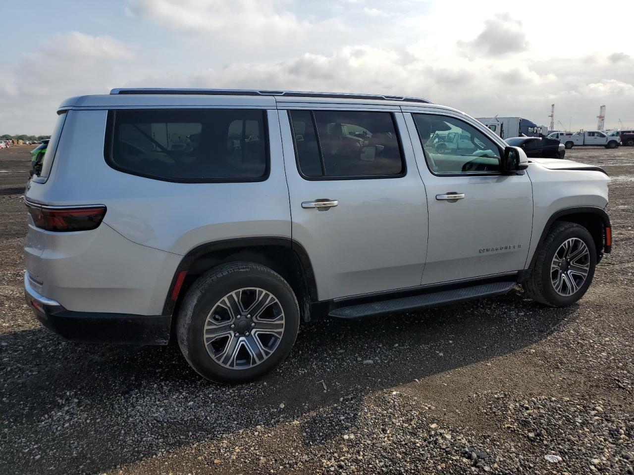 2022 Jeep Grand Wagoneer - Image 3