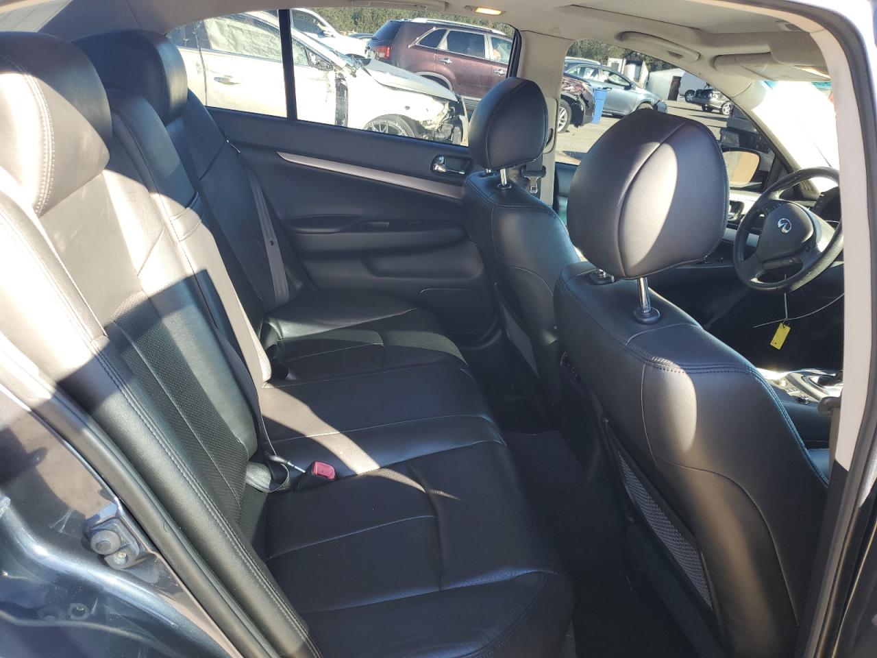 2011 Infiniti G - Image 10