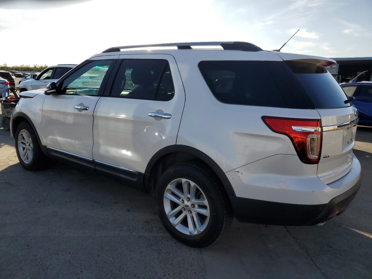 2015 Ford Explorer - Image 2