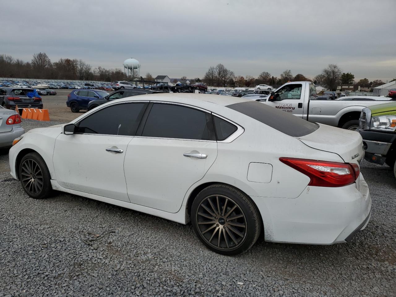 2017 Nissan Altima - Image 2