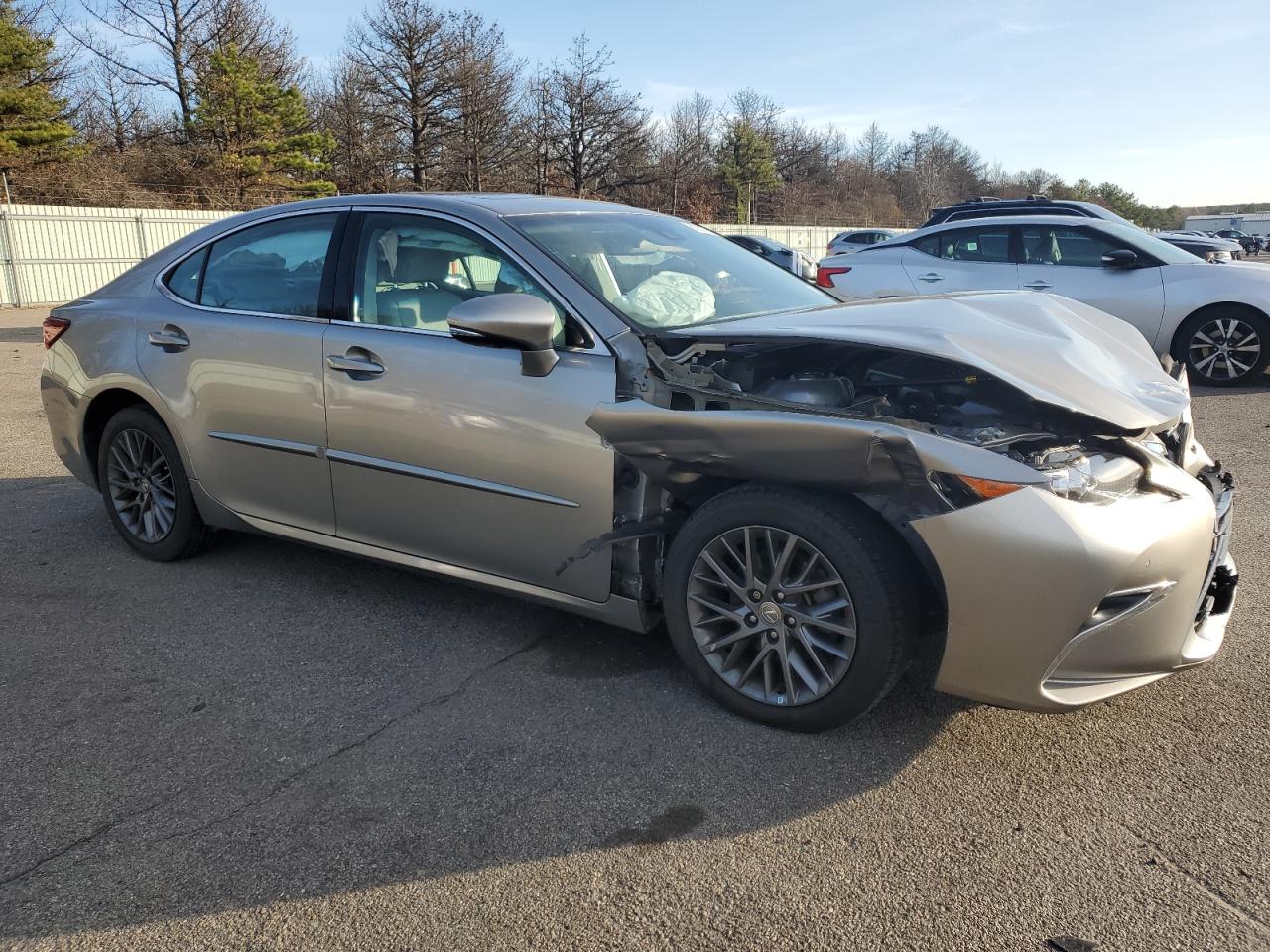 2018 Lexus ES - Image 4