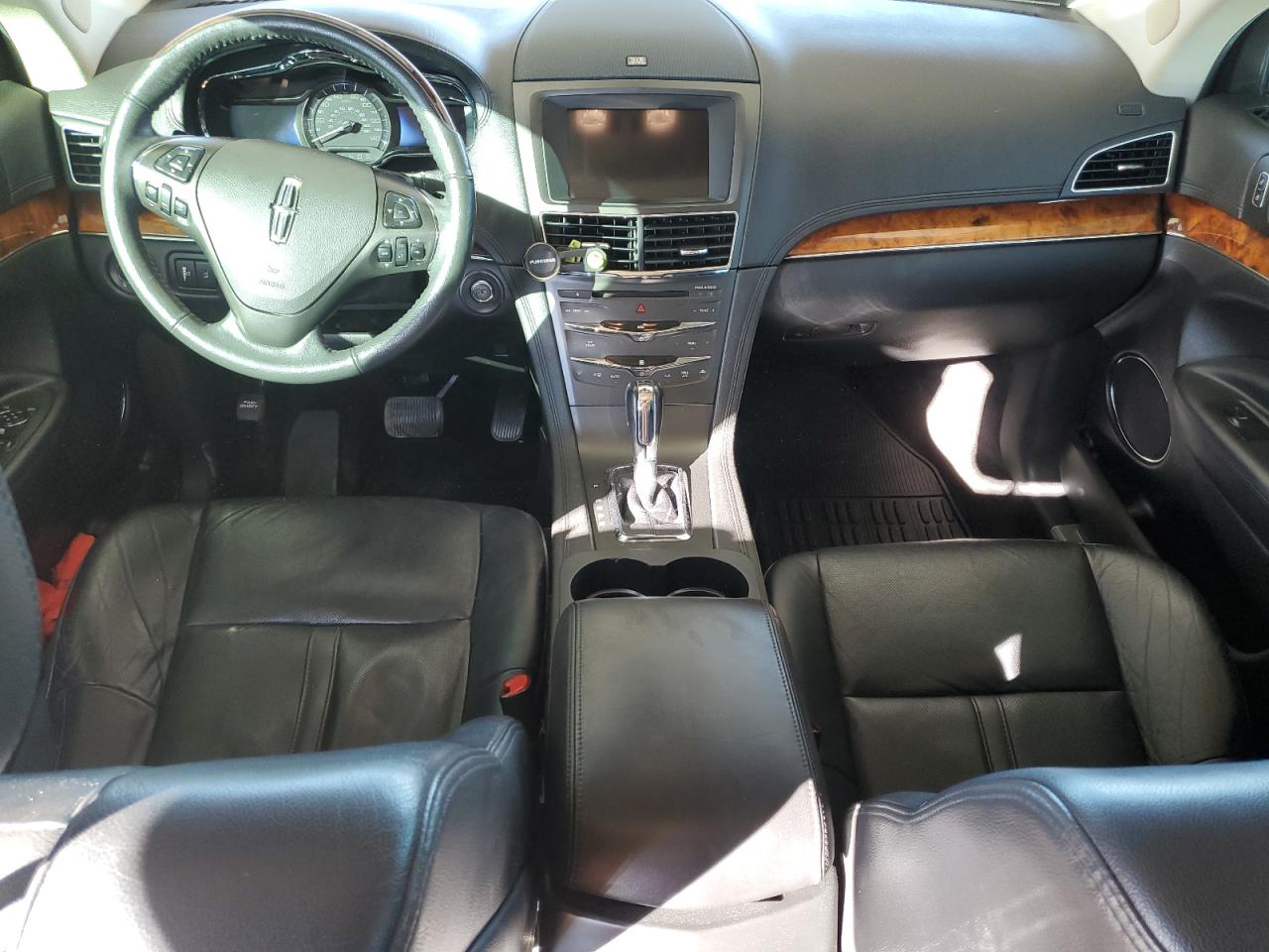 2019 Lincoln MKT - Image 8