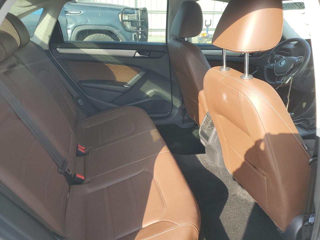 2020 Volkswagen Passat - Image 10