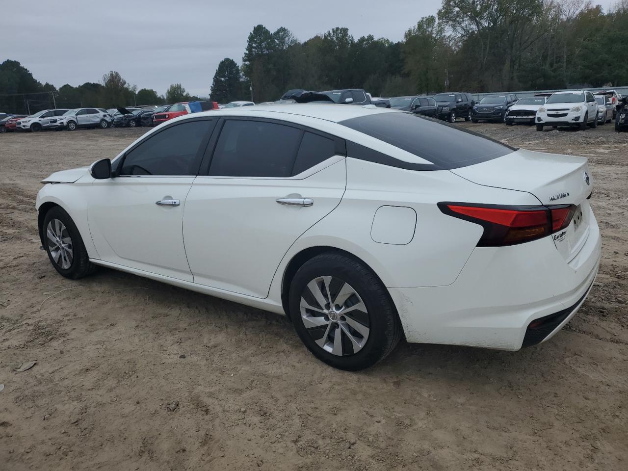 2020 Nissan Altima - Image 2