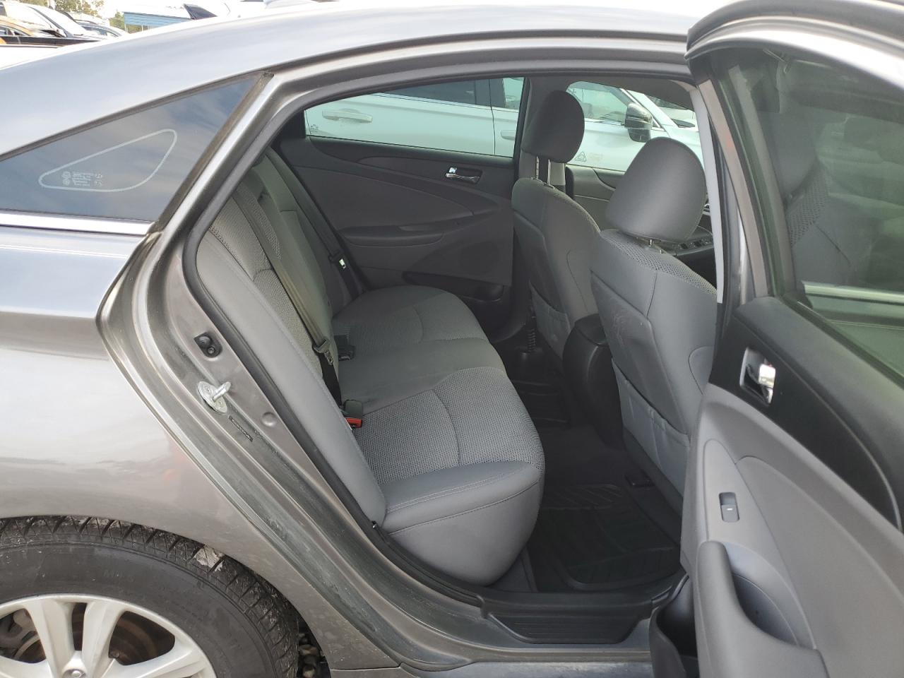 2014 Hyundai Sonata - Image 10