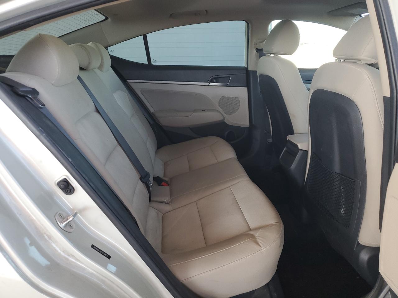 2017 Hyundai Elantra - Image 11