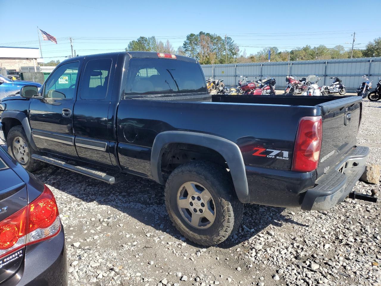 2006 Chevrolet Silverado - Image 2