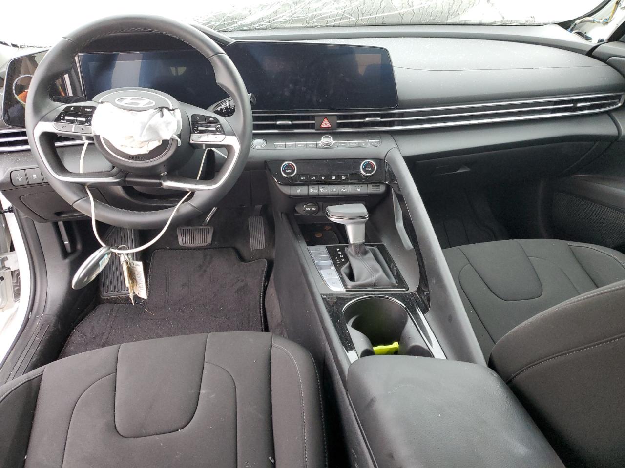 2024 Hyundai Elantra - Image 8