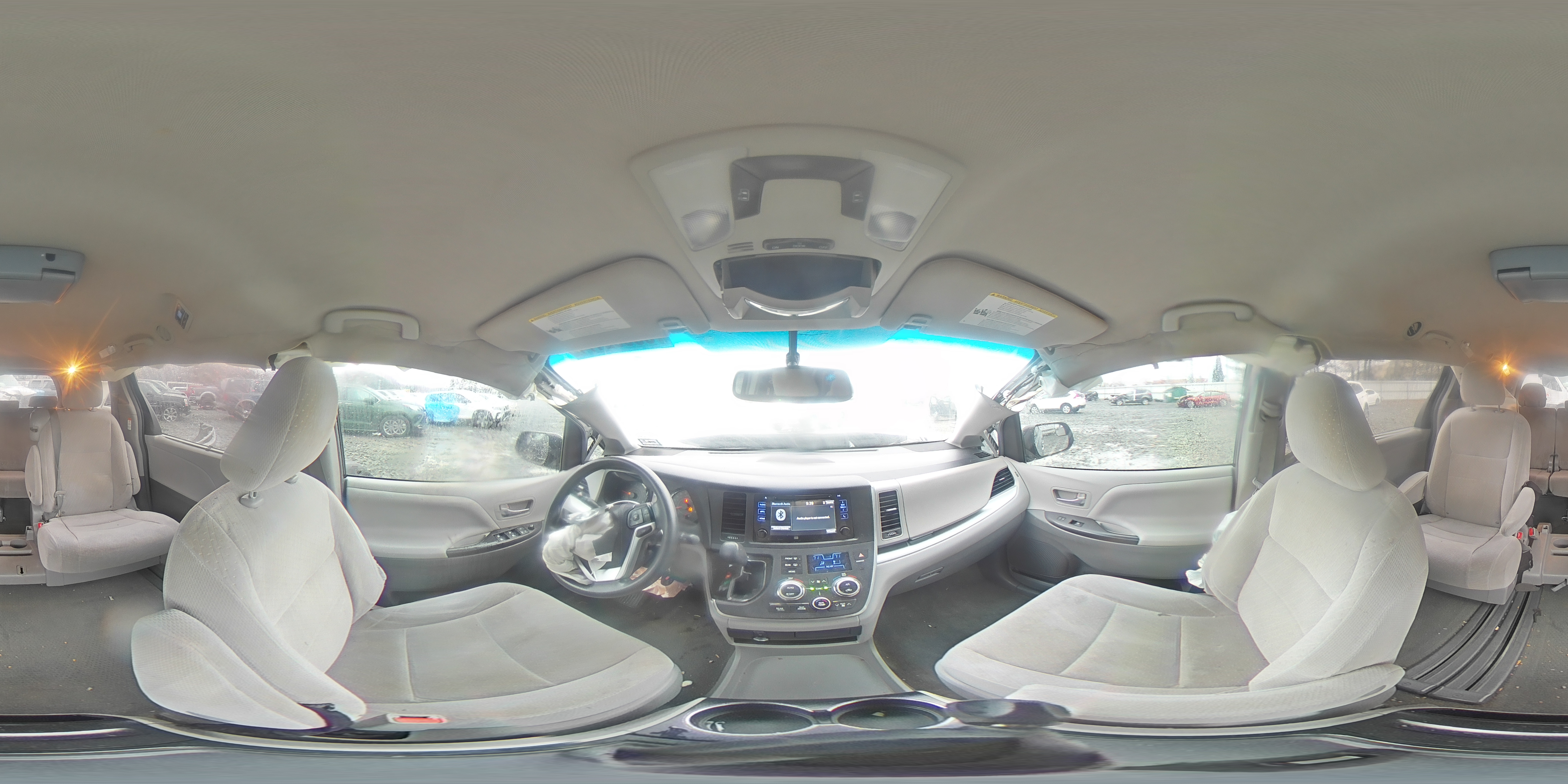 2017 Toyota Sienna - Image 13