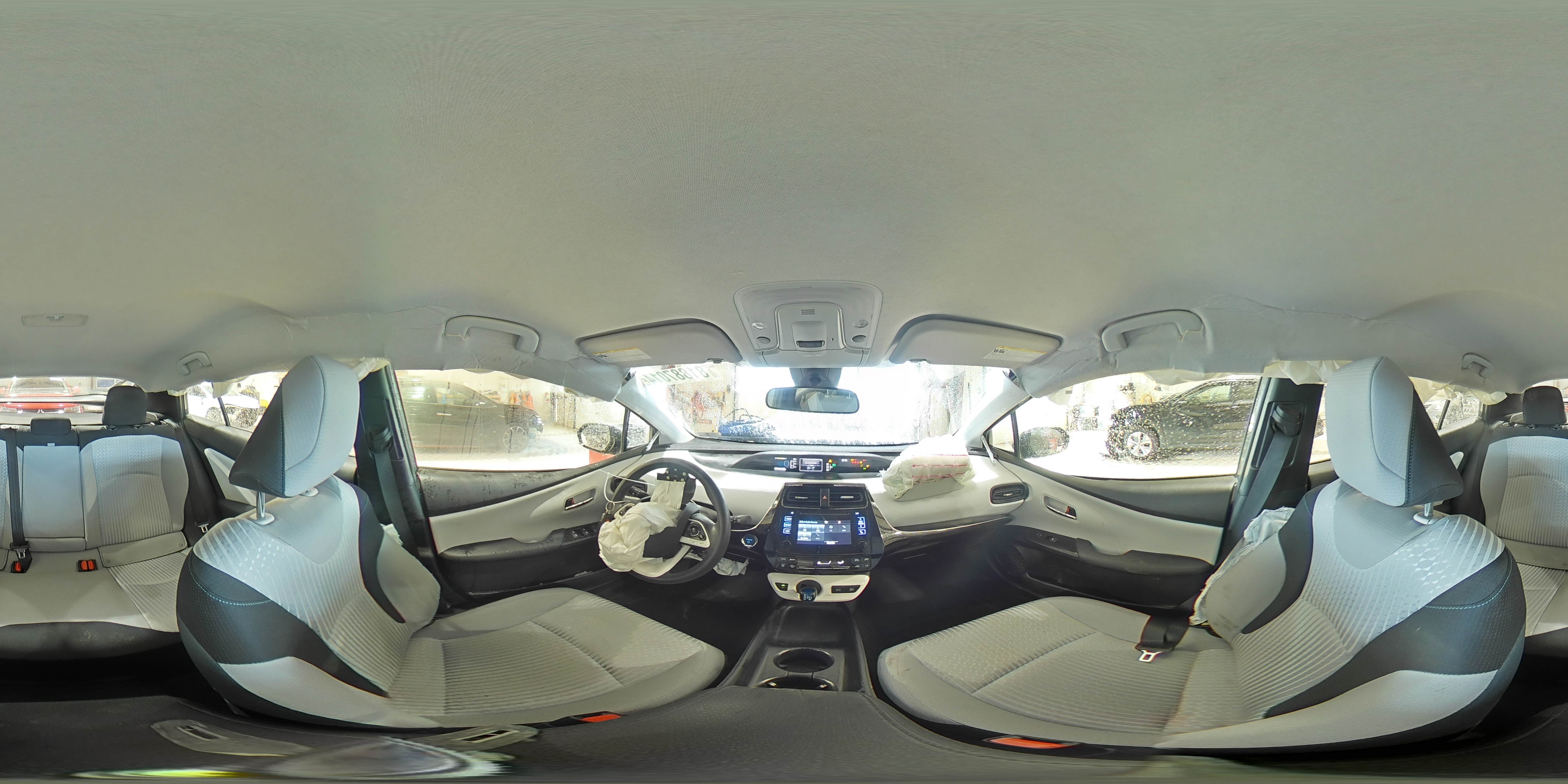 2017 Toyota Prius - Image 12