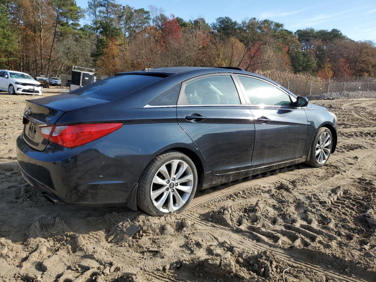 2012 Hyundai Sonata - Image 3