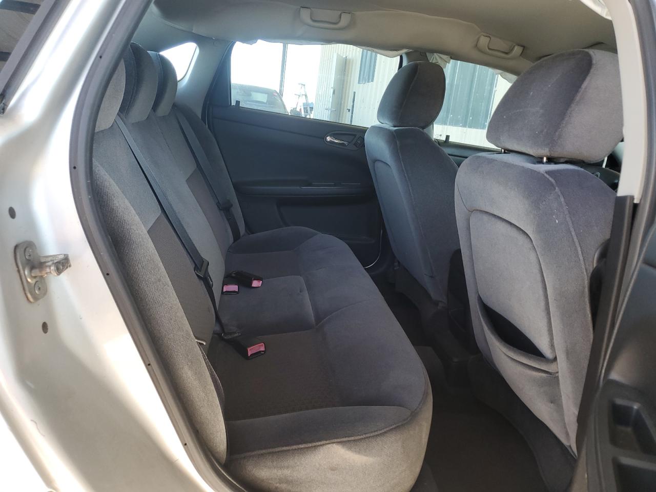 2009 Chevrolet Impala - Image 10