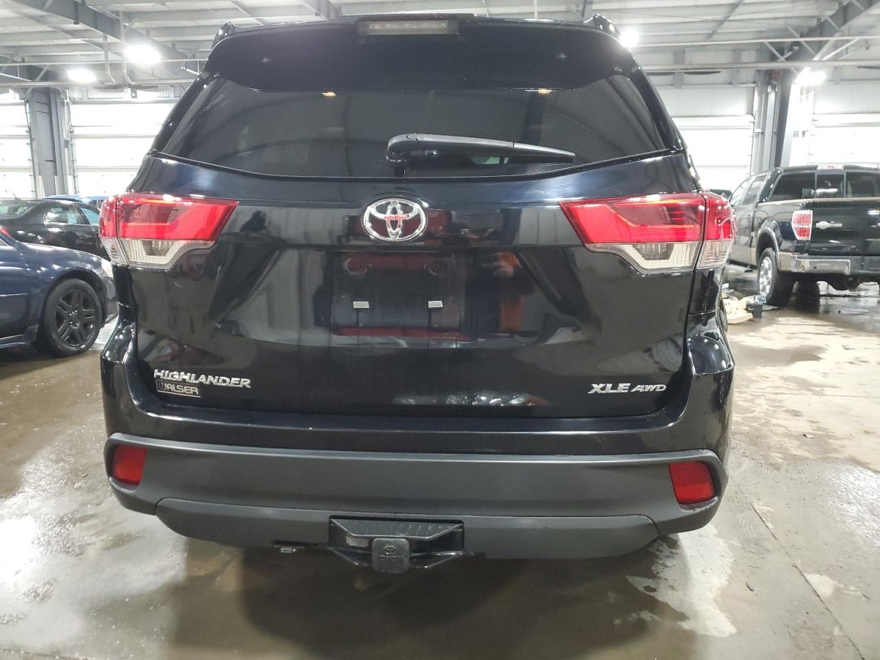 2019 Toyota Highlander - Image 6