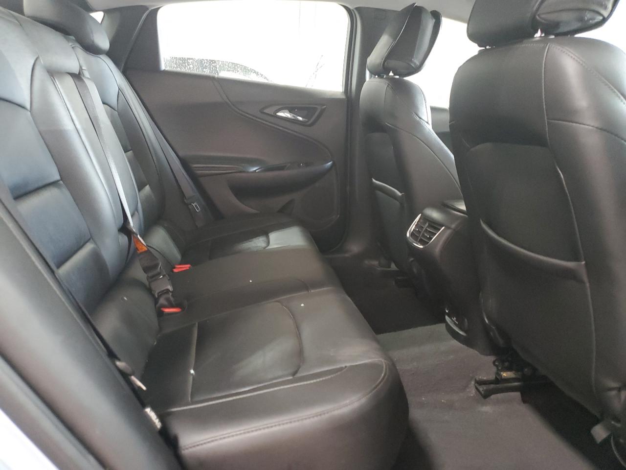 2017 Chevrolet Malibu - Image 10