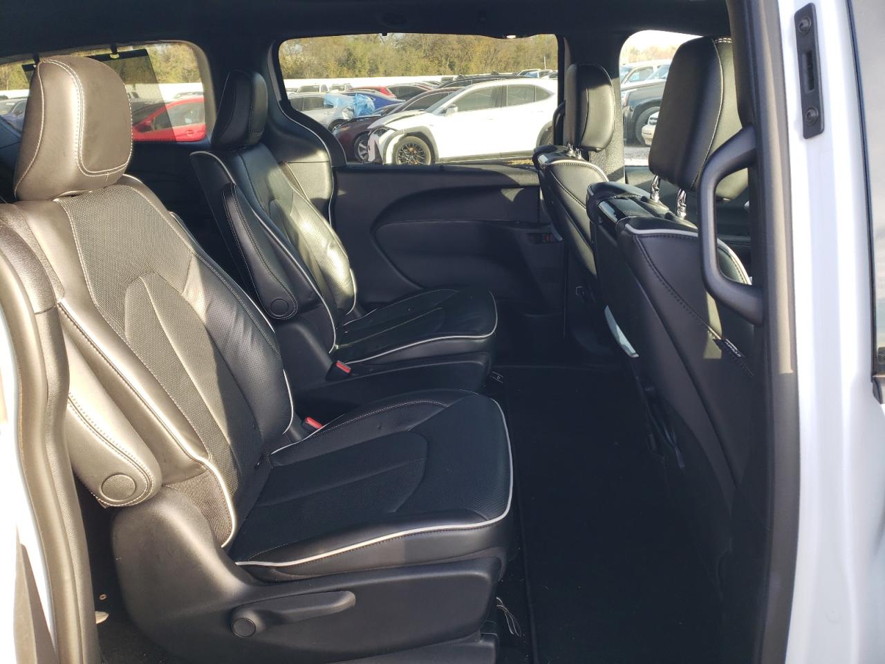 2021 Chrysler Pacifica - Image 11